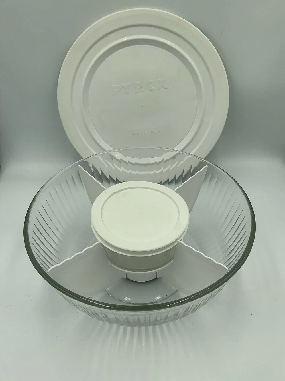Pyrex Portables 7404-PC 4.5qt Round Fluted Bowl W/Divider Dip Bowl W/O The Bag